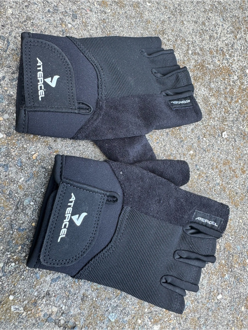 Men's Black Fingerless Workout Gloves